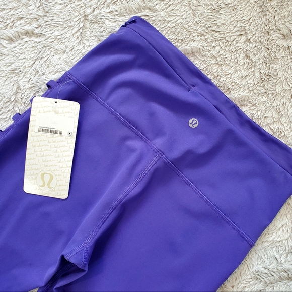 Lululemon Iris Flower 17" Breezy Crop Size 6 - Picture 8 of 14